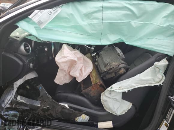 ✅ 2018 Mercedes-Benz C 300 • VIN: WDDWJ4KB4JF713954 • Lot: 84382824. Wystawiony na Copart z przebiegiem Nie podano. Bezpłatny archiwum sprzedaży aukcyjnych z USA i szczegółowy raport historii pojazdu na DreamBid. Zdjęcie 7.