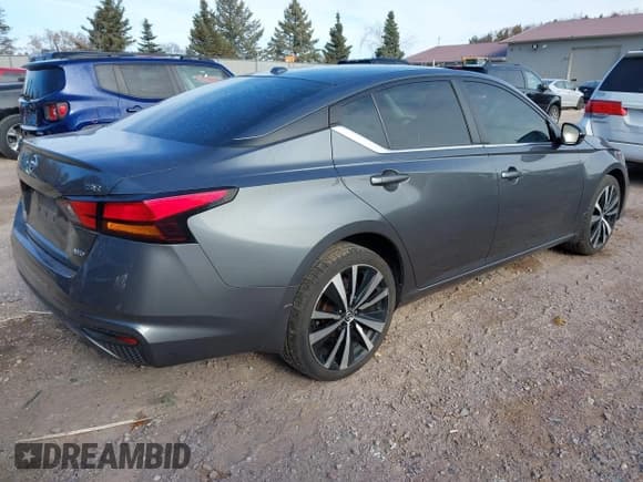 ✅ 2019 Nissan Altima SR • VIN: 1N4BL4CW7KN320421 • Лот: 43644022. Опубликован ранее на IAAI с пробегом 148 075 миль. Бесплатный доступ к архиву аукционных продаж из США и подробный отчёт об истории автомобиля на DreamBid. Изображение 4.