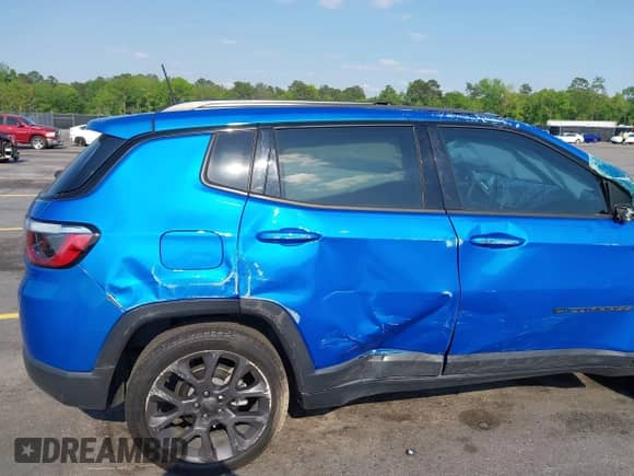 2021 Jeep Compass 80th Anniversary z VIN 3C4NJCEB3MT531703, wystawiony jako IAAI lot #42006349 z przebiegiem 73 876 mil mil oraz . Historia ofert i sprzedaży dostępna na DreamBid. Obrazek 13.