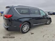 ✅ 2017 Chrysler Pacifica Touring L • VIN: 2C4RC1BG3HR576486 • Лот: 95263085. Опубликован ранее на Copart с пробегом 132 675 миль. Бесплатный доступ к архиву аукционных продаж из США и подробный отчёт об истории автомобиля на DreamBid. Изображение 3.