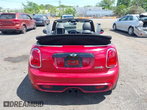 ✅ 2017 MINI Convertible Cooper S • VIN: WMWWG9C53H3C22950 • Lot: 42297714. Wystawiony na IAAI z przebiegiem 22 613 mil. Bezpłatny archiwum sprzedaży aukcyjnych z USA i szczegółowy raport historii pojazdu na DreamBid. Zdjęcie 16.