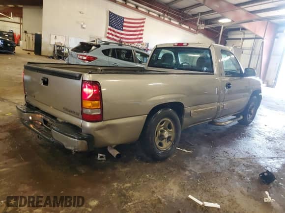 2002 Chevrolet Silverado 1500 z VIN 1GCEC14V02Z272202, wystawiony jako Copart lot #71356385 z przebiegiem 115 544 mil mil oraz Czysty tytuł • Clean title. Historia ofert i sprzedaży dostępna na DreamBid. Obrazek 3.