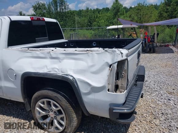 ✅ 2015 GMC Sierra 1500 SLT • VIN: 3GTU2VEC6FG425285 • Lot: 42717541. Listed on IAAI with 109,135 mi. Free auction sales archive from the USA and detailed vehicle history report at DreamBid. Image 6.