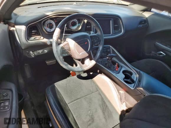 2018 Dodge Challenger T/A 392 z VIN 2C3CDZFJ5JH172550, wystawiony jako Copart lot #71304645 z przebiegiem 99 384 mil mil oraz Szkoda całkowita • Salvage title. Historia ofert i sprzedaży dostępna na DreamBid. Obrazek 8.