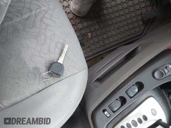 ✅ 2006 Saturn VUE • VIN: 5GZCZ53466S834963 • Lot: 42157328. Wystawiony na IAAI z przebiegiem 146 518 mil. Bezpłatny archiwum sprzedaży aukcyjnych z USA i szczegółowy raport historii pojazdu na DreamBid. Zdjęcie 11.