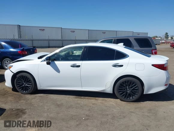 ✅ 2015 Lexus ES 330 • VIN: JTHBK1GGXF2181308 • Лот: 42305833. Опубликован ранее на IAAI с пробегом 113 653 миль. Бесплатный доступ к архиву аукционных продаж из США и подробный отчёт об истории автомобиля на DreamBid. Изображение 14.
