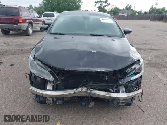 ✅ 2015 Chrysler 200 Limited • VIN: 1C3CCCAB3FN571794 • Lot: 42557616. Wystawiony na IAAI z przebiegiem 219 437 mil. Bezpłatny archiwum sprzedaży aukcyjnych z USA i szczegółowy raport historii pojazdu na DreamBid. Zdjęcie 6.