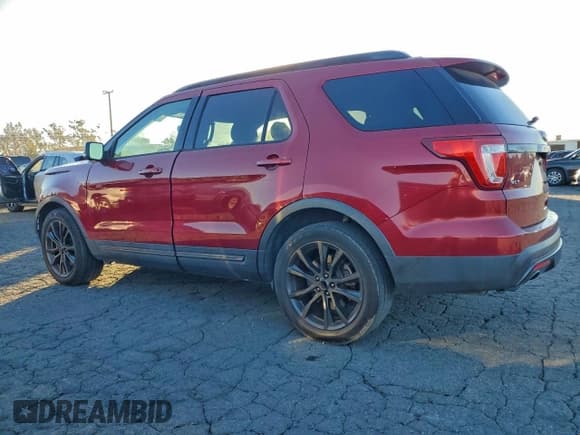 ✅ 2017 Ford Explorer XLT • VIN: 1FM5K7D89HGC85322 • Лот: 94774915. Опубликован ранее на Copart с пробегом 77 774 миль. Бесплатный доступ к архиву аукционных продаж из США и подробный отчёт об истории автомобиля на DreamBid. Изображение 2.