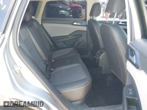 ✅ 2024 Volkswagen Taos SE • VIN: 3VVSX7B20RM004282 • Lot: 42515315. Wystawiony na IAAI z przebiegiem 37 516 mil. Bezpłatny archiwum sprzedaży aukcyjnych z USA i szczegółowy raport historii pojazdu na DreamBid. Zdjęcie 8.