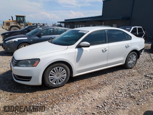 ✅ 2014 Volkswagen Passat S • VIN: 1VWAP7A36EC010813 • Lot: 69085815. Wystawiony na Copart z przebiegiem 146 934 mil. Bezpłatny archiwum sprzedaży aukcyjnych z USA i szczegółowy raport historii pojazdu na DreamBid. Zdjęcie 1.