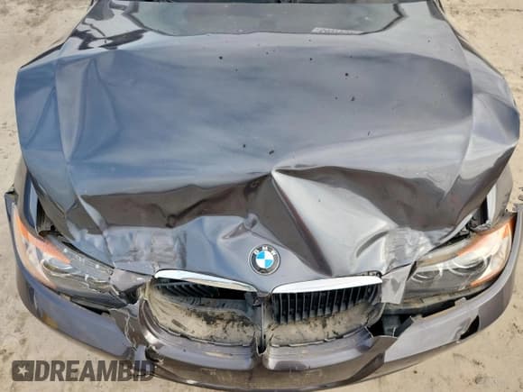 ✅ 2006 BMW 3 Series 325i • VIN: WBAVB17566NK38449 • Lot: 64977945. Wystawiony na Copart z przebiegiem 219 718 mil. Bezpłatny archiwum sprzedaży aukcyjnych z USA i szczegółowy raport historii pojazdu na DreamBid. Zdjęcie 11.