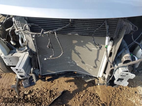 ✅ 2020 Ford Explorer XLT • VIN: 1FMSK8DH4LGB72198 • Lot: 41794957. Wystawiony na IAAI z przebiegiem 44 139 mil. Bezpłatny archiwum sprzedaży aukcyjnych z USA i szczegółowy raport historii pojazdu na DreamBid. Zdjęcie 20.