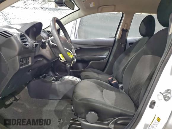 ✅ 2024 Mitsubishi Mirage ES • VIN: ML32AUHJ0RH009230 • Lot: 96900315. Wystawiony na Copart z przebiegiem 37 647 mil. Bezpłatny archiwum sprzedaży aukcyjnych z USA i szczegółowy raport historii pojazdu na DreamBid. Zdjęcie 7.