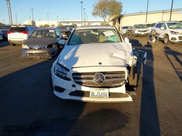 ✅ 2019 Mercedes-Benz C 300 • VIN: WDDWF8DB8KR483163 • Lot: 43544574. Wystawiony na IAAI z przebiegiem 71 998 mil. Bezpłatny archiwum sprzedaży aukcyjnych z USA i szczegółowy raport historii pojazdu na DreamBid. Zdjęcie 12.