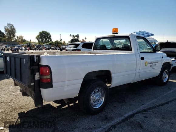 ✅ 2001 Dodge 2500 • VIN: 3B7KC26Z51M560578 • Lot: 91894035. Wystawiony na Copart z przebiegiem 106 834 mil. Bezpłatny archiwum sprzedaży aukcyjnych z USA i szczegółowy raport historii pojazdu na DreamBid. Zdjęcie 3.