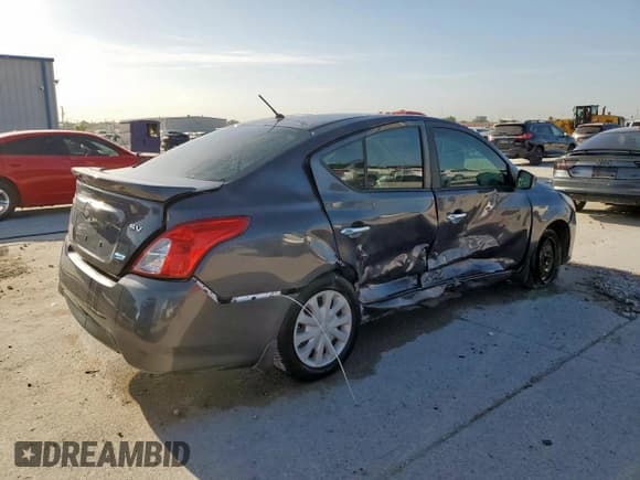 ✅ 2015 Nissan Versa SV • VIN: 3N1CN7AP3FL822924 • Лот: 71010885. Опубликован ранее на Copart с пробегом 89 714 миль. Бесплатный доступ к архиву аукционных продаж из США и подробный отчёт об истории автомобиля на DreamBid. Изображение 3.