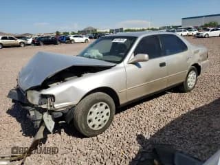 ✅ 1996 Toyota Camry DX • VIN: 4T1BG12K0TU771687 • Лот: 90096155. Опубликован ранее на Copart с пробегом 307 163 миль. Бесплатный доступ к архиву аукционных продаж из США и подробный отчёт об истории автомобиля на DreamBid. Изображение 1.