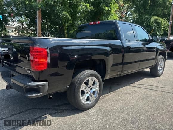 ✅ 2019 Chevrolet Silverado 1500 Custom • VIN: 2GCVKMEC4K1210280 • Lot: 66830995. Wystawiony na Copart z przebiegiem 115 513 mil. Bezpłatny archiwum sprzedaży aukcyjnych z USA i szczegółowy raport historii pojazdu na DreamBid. Zdjęcie 4.