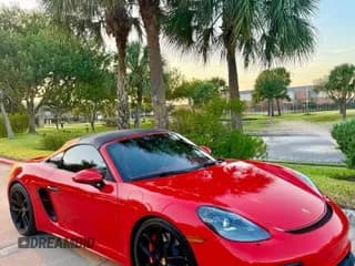 ✅ 2021 Porsche 718 Spyder • VIN: WP0CC2A84MS240215 • Lot: 90878075. Wystawiony na Copart z przebiegiem 9 877 mil. Bezpłatny archiwum sprzedaży aukcyjnych z USA i szczegółowy raport historii pojazdu na DreamBid. Zdjęcie 1.