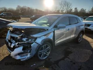 ✅ 2017 Lincoln MKC Reserve • VIN: 5LMCJ3D95HUL07410 • Lot: 92482195. Wystawiony na Copart z przebiegiem 54 609 mil. Bezpłatny archiwum sprzedaży aukcyjnych z USA i szczegółowy raport historii pojazdu na DreamBid. Zdjęcie 1.