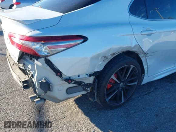 ✅ 2018 Toyota Camry XSE • VIN: 4T1B61HKXJU125001 • Lot: 43584996. Wystawiony na IAAI z przebiegiem 189 606 mil. Bezpłatny archiwum sprzedaży aukcyjnych z USA i szczegółowy raport historii pojazdu na DreamBid. Zdjęcie 6.