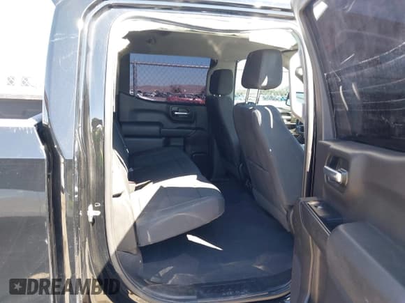 ✅ 2019 Chevrolet Silverado 1500 LT • VIN: 3GCPWCEK3KG297367 • Lot: 43350915. Wystawiony na IAAI z przebiegiem 120 932 mil. Bezpłatny archiwum sprzedaży aukcyjnych z USA i szczegółowy raport historii pojazdu na DreamBid. Zdjęcie 8.