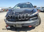 ✅ 2016 Jeep Cherokee Trailhawk • VIN: 1C4PJMBS4GW341216 • Лот: 81330505. Опубликован ранее на Copart с пробегом 150 970 миль. Бесплатный доступ к архиву аукционных продаж из США и подробный отчёт об истории автомобиля на DreamBid. Изображение 5.
