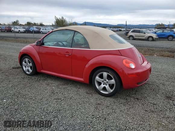✅ 2006 Volkswagen Beetle • VIN: 3VWSG31Y06M320514 • Lot: 84649995. Wystawiony na Copart z przebiegiem 122 500 mil. Bezpłatny archiwum sprzedaży aukcyjnych z USA i szczegółowy raport historii pojazdu na DreamBid. Zdjęcie 2.