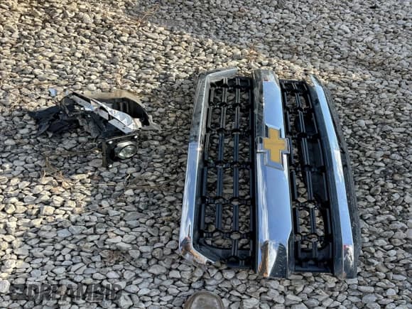 ✅ 2018 Chevrolet Silverado 1500 LT • VIN: 3GCPCREC0JG540636 • Lot: 92721245. Wystawiony na Copart z przebiegiem 164 314 mil. Bezpłatny archiwum sprzedaży aukcyjnych z USA i szczegółowy raport historii pojazdu na DreamBid. Zdjęcie 12.