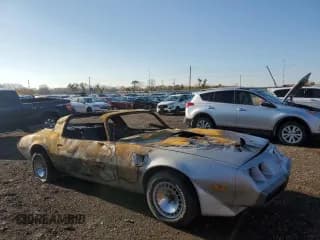 ✅ 1979 Pontiac Firebird • VIN: 2XB87K9L170230 • Lot: 78530924. Wystawiony na Copart z przebiegiem Nie podano. Bezpłatny archiwum sprzedaży aukcyjnych z USA i szczegółowy raport historii pojazdu na DreamBid. Zdjęcie 4.