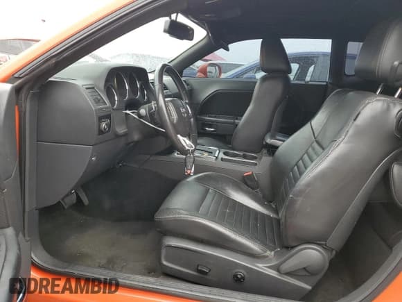 ✅ 2013 Dodge Challenger R/T Plus • VIN: 2C3CDYBTXDH733606 • Lot: 83748764. Wystawiony na Copart z przebiegiem 179 639 mil. Bezpłatny archiwum sprzedaży aukcyjnych z USA i szczegółowy raport historii pojazdu na DreamBid. Zdjęcie 7.