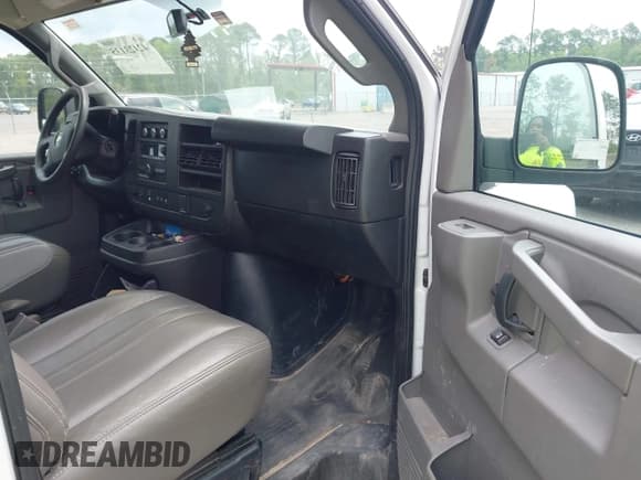 ✅ 2019 Chevrolet Express Cargo • VIN: 1GCWGAFP5K1365688 • Lot: 42423135. Listed on IAAI with 216,450 mi. Free auction sales archive from the USA and detailed vehicle history report at DreamBid. Image 5.