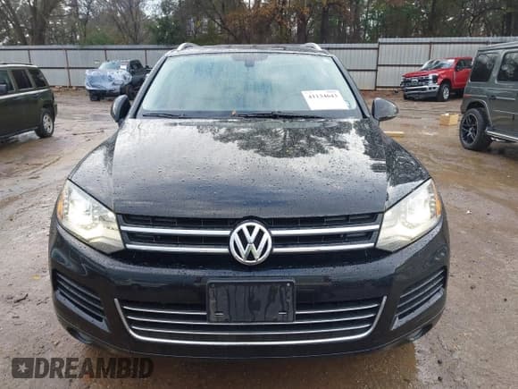 ✅ 2014 Volkswagen Touareg Sport • VIN: WVGEF9BP9ED011612 • Lot: 41134643. Listed on IAAI with 131,034 mi. Free auction sales archive from the USA and detailed vehicle history report at DreamBid. Image 13.