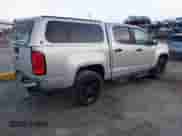 2018 Chevrolet Colorado 2WD LT z VIN 1GCGSCEN2J1229807, wystawiony jako IAAI lot #43391851 z przebiegiem 88 766 mil mil oraz . Historia ofert i sprzedaży dostępna na DreamBid. Obrazek 4.