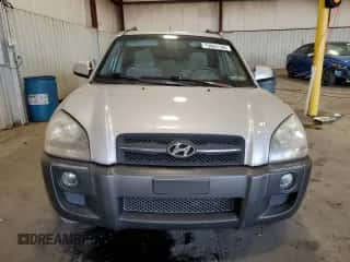 2005 Hyundai Tucson GLS z VIN KM8JN12D45U130595, wystawiony jako Copart lot #79824124 z przebiegiem 209 287 mil mil oraz Szkoda całkowita • Salvage title. Historia ofert i sprzedaży dostępna na DreamBid. Obrazek 5.