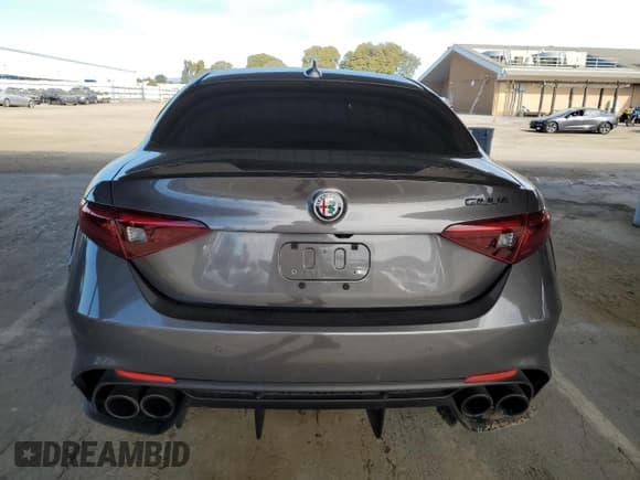 ✅ 2021 Alfa Romeo Giulia Quadrifoglio • VIN: ZARFAMEV5M7646074 • Lot: 46932545. Wystawiony na Copart z przebiegiem 21 797 mil. Bezpłatny archiwum sprzedaży aukcyjnych z USA i szczegółowy raport historii pojazdu na DreamBid. Zdjęcie 6.