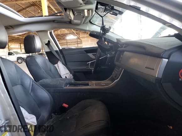 ✅ 2016 Jaguar XF 35t Prestige • VIN: SAJBE4BV2GCY06894 • Lot: 64112665. Listed on Copart with 122,137 mi. Free auction sales archive from the USA and detailed vehicle history report at DreamBid. Image 7.