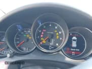 ✅ 2017 Porsche Cayenne • VIN: WP1AA2A2XHKA91581 • Lot: 43380491. Wystawiony na IAAI z przebiegiem 73 416 mil. Bezpłatny archiwum sprzedaży aukcyjnych z USA i szczegółowy raport historii pojazdu na DreamBid. Zdjęcie 7.