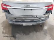 ✅ 2013 Chrysler 200 LX • VIN: 1C3CCBAB0DN691365 • Lot: 43315832. Wystawiony na IAAI z przebiegiem 143 221 mil. Bezpłatny archiwum sprzedaży aukcyjnych z USA i szczegółowy raport historii pojazdu na DreamBid. Zdjęcie 6.