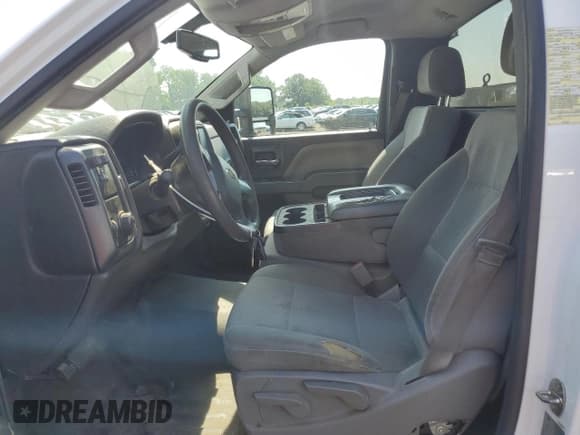 ✅ 2015 Chevrolet Silverado 2500HD Work Truck • VIN: 1GB0CUEG5FZ505111 • Lot: 64945525. Wystawiony na Copart z przebiegiem 253 037 mil. Bezpłatny archiwum sprzedaży aukcyjnych z USA i szczegółowy raport historii pojazdu na DreamBid. Zdjęcie 7.