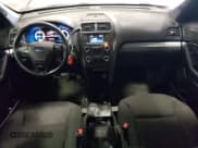 ✅ 2018 Ford Police Interceptor Utility • VIN: 1FM5K8AT7JGB93341 • Lot: 93113745. Wystawiony na Copart z przebiegiem 118 627 mil. Bezpłatny archiwum sprzedaży aukcyjnych z USA i szczegółowy raport historii pojazdu na DreamBid. Zdjęcie 8.