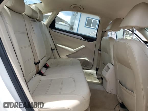 ✅ 2014 Volkswagen Passat Wolfsburg Edition • VIN: 1VWAT7A33EC022610 • Lot: 51135715. Listed on Copart with 94,537 mi. Free auction sales archive from the USA and detailed vehicle history report at DreamBid. Image 10.