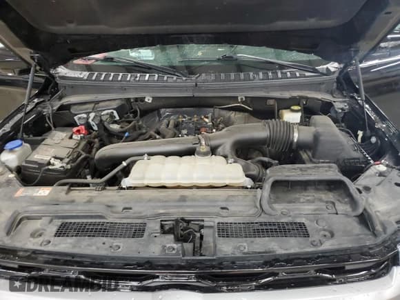 ✅ 2022 Ford Expedition XLT • VIN: 1FMJU1JT7NEA62332 • Lot: 61977355. Wystawiony na Copart z przebiegiem 60 701 mil. Bezpłatny archiwum sprzedaży aukcyjnych z USA i szczegółowy raport historii pojazdu na DreamBid. Zdjęcie 12.