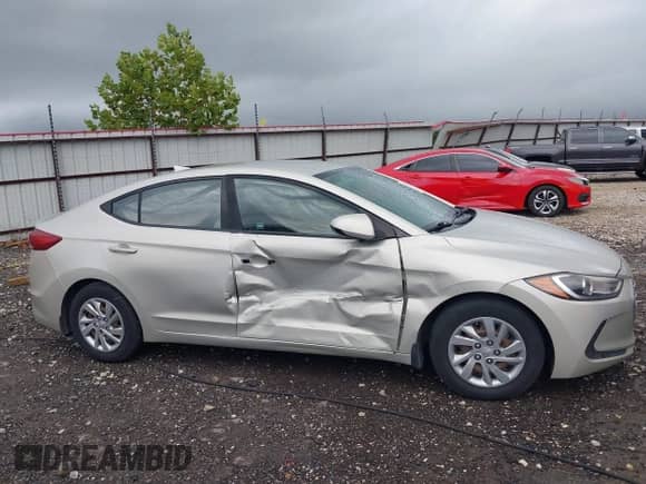 2017 Hyundai Elantra SE z VIN KMHD74LF9HU424538, wystawiony jako IAAI lot #43245779 z przebiegiem 136 683 mil mil oraz . Historia ofert i sprzedaży dostępna na DreamBid. Obrazek 13.