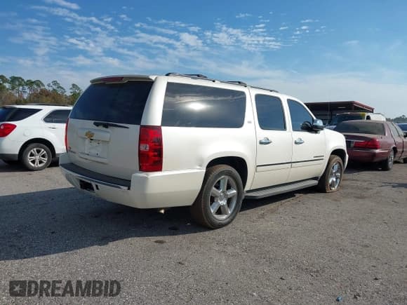 ✅ 2013 Chevrolet Suburban LTZ • VIN: 1GNSKKE78DR151262 • Lot: 43770923. Listed on IAAI with 186,049 mi. Free auction sales archive from the USA and detailed vehicle history report at DreamBid. Image 4.