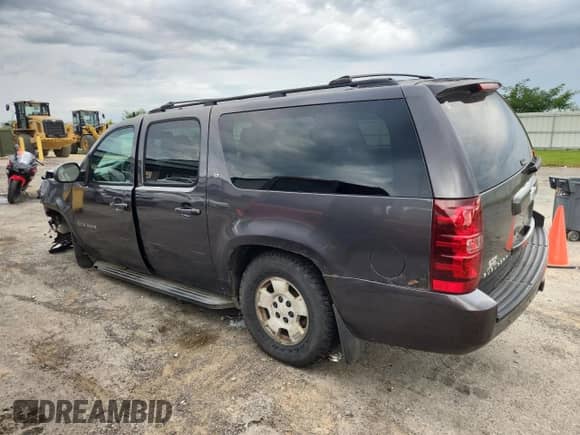 2010 Chevrolet Suburban LT z VIN 1GNUKJE3XAR134023, wystawiony jako Copart lot #72012285 z przebiegiem 262 677 mil mil oraz Nie do naprawy • Non repairable. Historia ofert i sprzedaży dostępna na DreamBid. Obrazek 2.