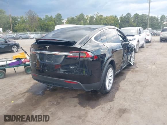 ✅ 2017 Tesla Model X 90D • VIN: 5YJXCAE21HF052403 • Лот: 43134449. Опубликован ранее на IAAI с пробегом 233 982 миль. Бесплатный доступ к архиву аукционных продаж из США и подробный отчёт об истории автомобиля на DreamBid. Изображение 4.