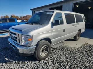 ✅ 2014 Ford Econoline Passenger XL • VIN: 1FBSS3BL9EDA90071 • Lot: 93138455. Wystawiony na Copart z przebiegiem 621 577 mil. Bezpłatny archiwum sprzedaży aukcyjnych z USA i szczegółowy raport historii pojazdu na DreamBid. Zdjęcie 1.