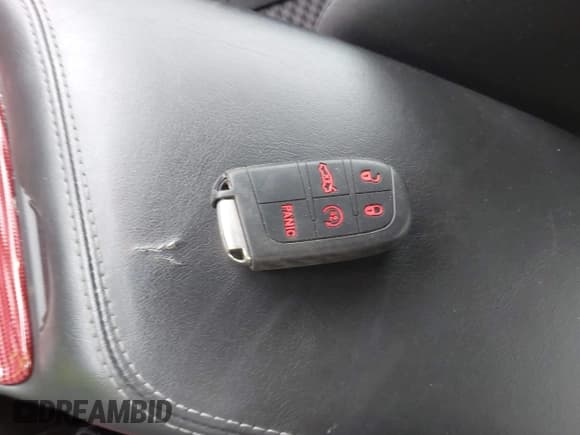 ✅ 2016 Dodge Challenger SXT • VIN: 2C3CDZAG4GH240163 • Lot: 43392879. Wystawiony na IAAI z przebiegiem 137 975 mil. Bezpłatny archiwum sprzedaży aukcyjnych z USA i szczegółowy raport historii pojazdu na DreamBid. Zdjęcie 11.