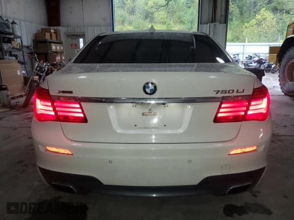 ✅ 2013 BMW 7 Series 750Li xDrive • VIN: WBAYF8C58DD140994 • Lot: 84940475. Wystawiony na Copart z przebiegiem 86 192 mil. Bezpłatny archiwum sprzedaży aukcyjnych z USA i szczegółowy raport historii pojazdu na DreamBid. Zdjęcie 6.